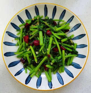 炝炒茼蒿的做法步骤：8