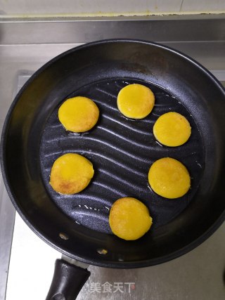 南瓜糯米饼的做法步骤：7