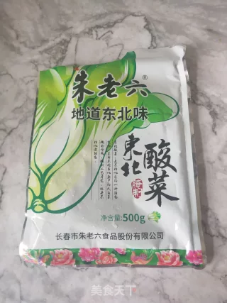 酸菜大骨汤的做法步骤：1