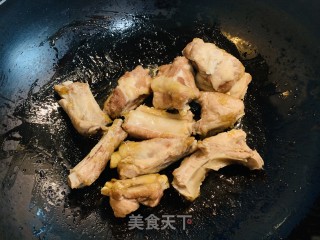 火麻仁排骨烧胡萝卜土豆的做法步骤：3