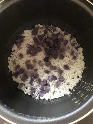 紫土豆柴火饭的做法步骤：4