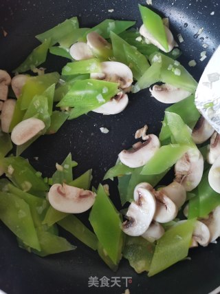 莴笋炒木耳的做法步骤：6