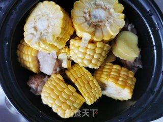 玉米排骨汤的做法步骤：2