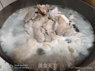 羊肉炖萝卜的做法步骤：1