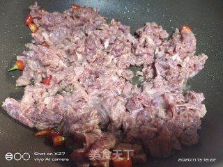 菜梗炒牛肉的做法步骤：4