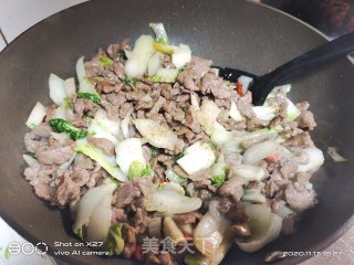 菜梗炒牛肉的做法步骤：10
