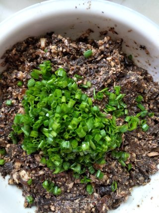 梅干菜肉包的做法步骤：4