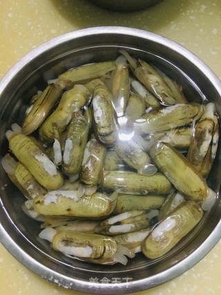 白灼蛏子的做法步骤：1