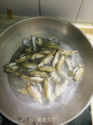 白灼蛏子的做法步骤：3