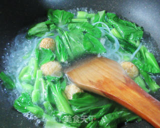 黄金鱼蛋菜芯米粉的做法步骤：4