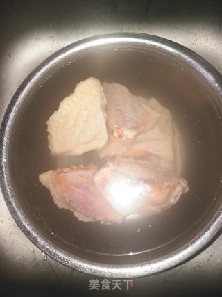 红烧排骨鸡翅的做法步骤：2