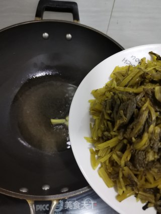 清炒咸菜的做法步骤：3