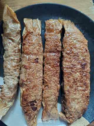 五香肉卷的做法步骤：15