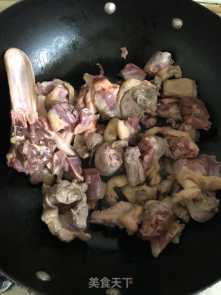 魔芋无筋豆烧鸭的做法步骤：1
