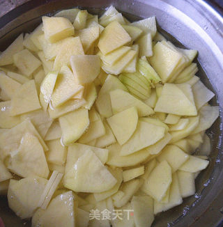 土豆青椒黄瓜片的做法步骤：1