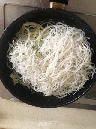 酱油白菜粉丝的做法步骤：2
