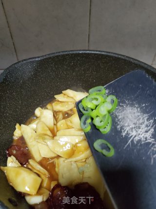 腊肠炒冬笋的做法步骤：8