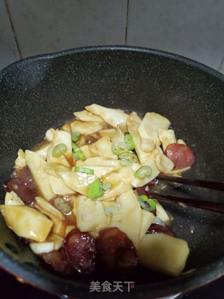 腊肠炒冬笋的做法步骤：9