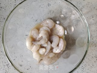 三鲜汤的做法步骤：1
