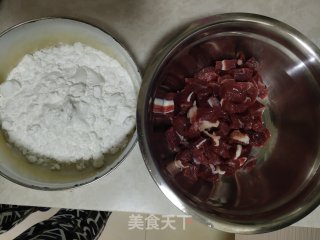 牛肉青椒肉段的做法步骤：1