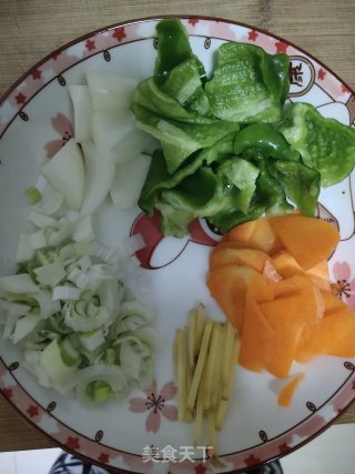 牛肉青椒肉段的做法步骤：3