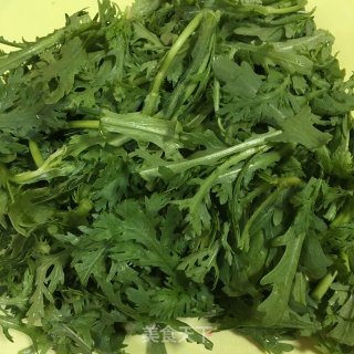 蒜香茼蒿菜的做法步骤：2