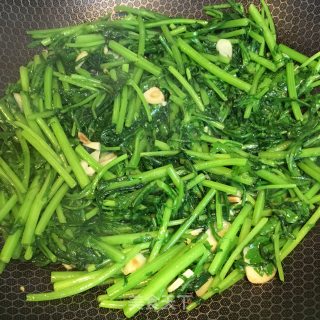 蒜香茼蒿菜的做法步骤：6