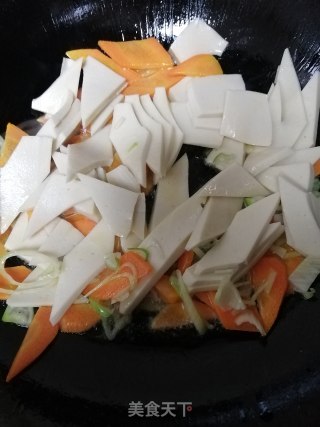 肉片烧千叶豆腐胡萝卜的做法步骤：6