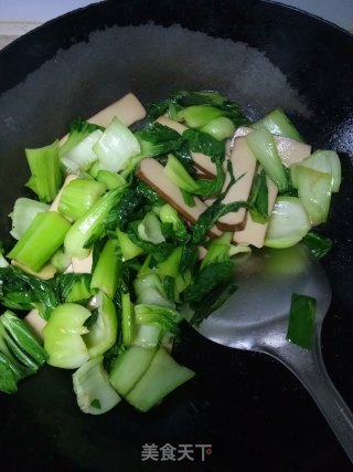 青菜炒鸡蛋干的做法步骤：5