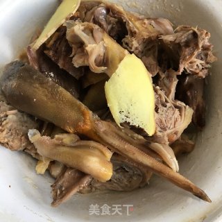 老鸭丸子汤的做法步骤：1