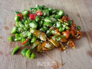 白菜炒线椒的做法步骤：3