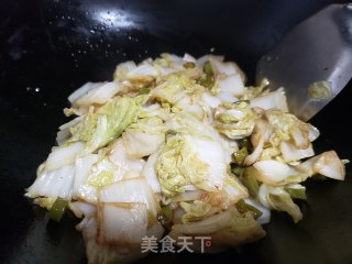 白菜炒线椒的做法步骤：4