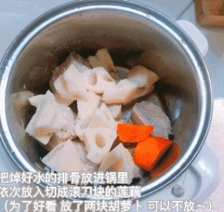 莲藕猪骨汤，汤清味鲜营养又滋补，全家人都爱喝的做法步骤：3