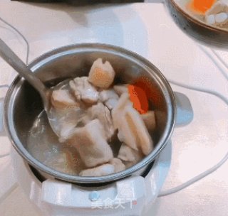 莲藕猪骨汤，汤清味鲜营养又滋补，全家人都爱喝的做法步骤：5