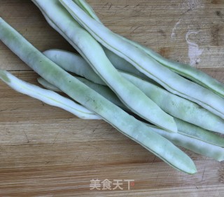 豆角焖南瓜面的做法步骤：1