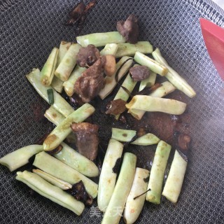 豆角焖南瓜面的做法步骤：7