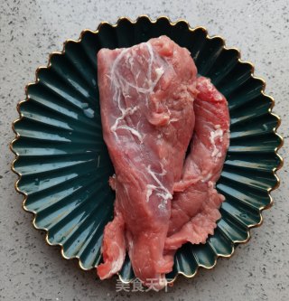 鱼香肉丝的做法步骤：1
