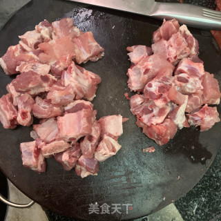 鹿茸菇排骨汤的做法步骤：1