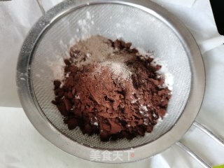 可可戚风蛋糕的做法步骤：1