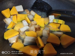 鱼卷烧南瓜的做法步骤：3