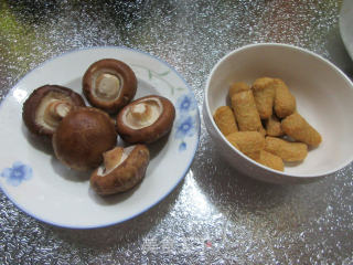 甜不辣炒香菇的做法步骤：1