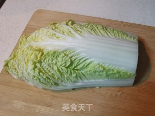 白菜炖豆腐，冬天热乎乎的做法步骤：1