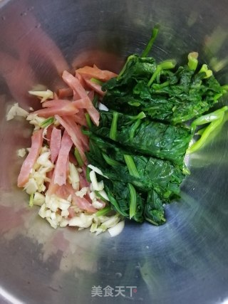 香肠拌菠菜的做法步骤：4