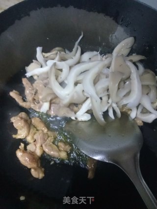 平菇炒肉丝的做法步骤：3