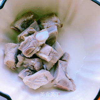 排骨炖木耳山药的做法步骤：2