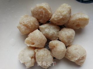 黄心菜粉丝鸡肉丸子汤的做法步骤：3
