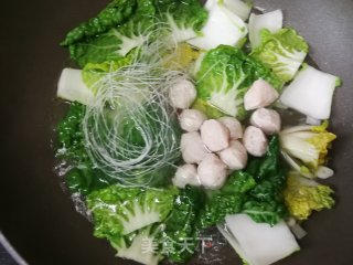 黄心菜粉丝鸡肉丸子汤的做法步骤：7