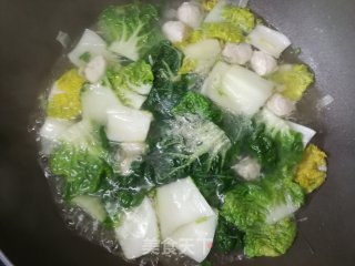 黄心菜粉丝鸡肉丸子汤的做法步骤：8
