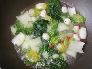 黄心菜粉丝鸡肉丸子汤的做法步骤：10
