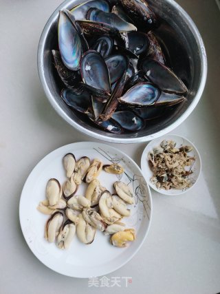 青口贝炒韭菜的做法步骤：3